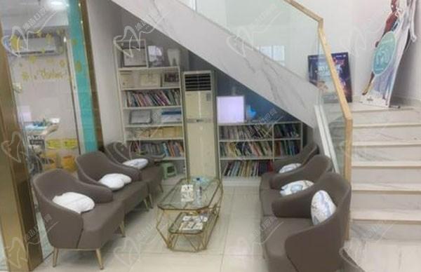 广州伟联口腔天河岗顶店休息区