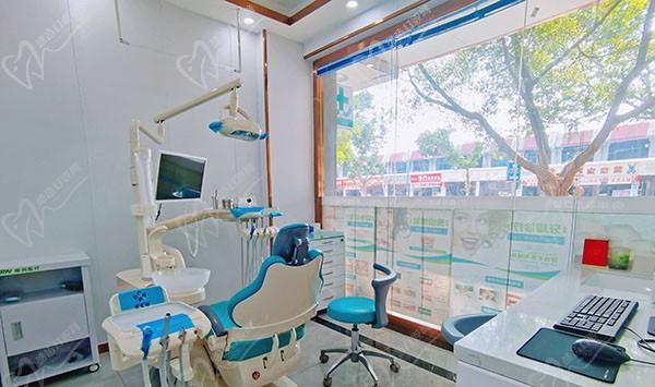 广州李耿雄口腔诊所诊室1