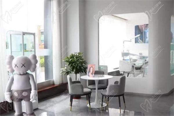 西藏合悦丽口腔门诊部休息区