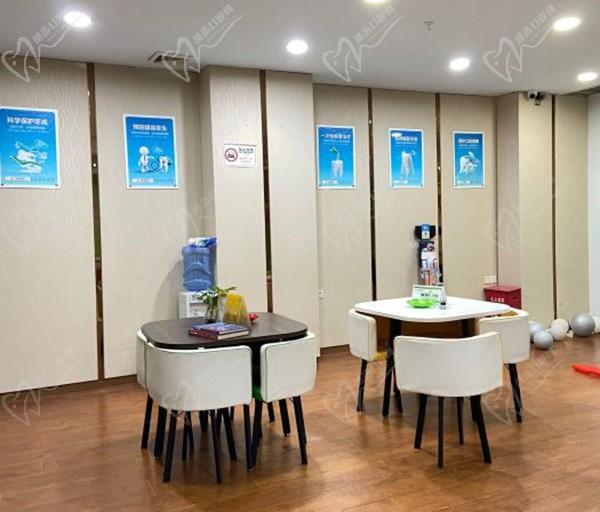 深圳拜瑞口腔门诊休息区