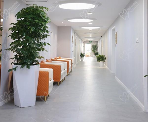 上海天坛普华医院口腔科走廊
