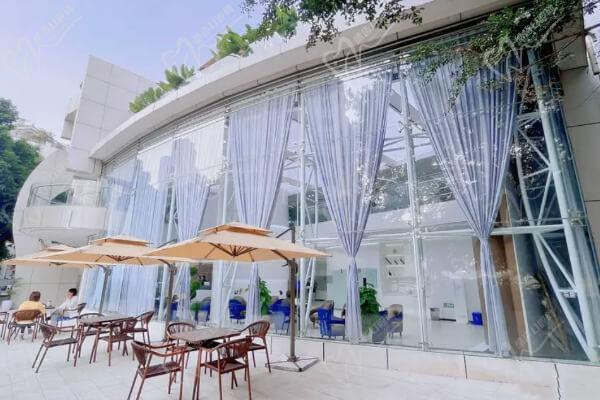 成都青羊区三三口腔门诊部外景