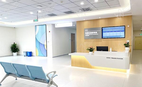 北京爱尔英智眼科医院诊区