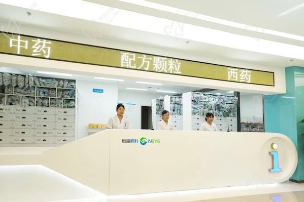 成都中医大银海眼科医院大厅