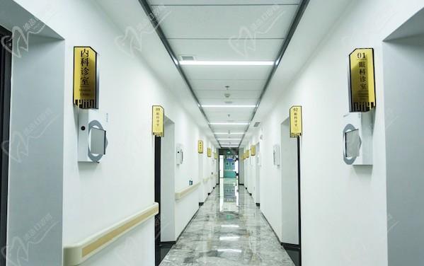 成都中医大银海眼科医院走廊