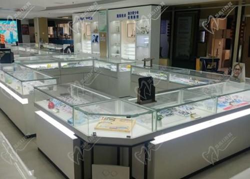 长沙吉强眼科医院配镜区