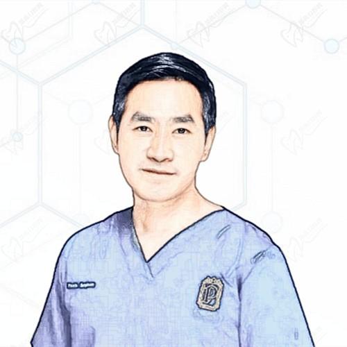 Dr Peera Thianpaitoon（皮勒医生）