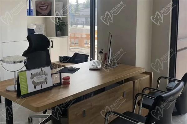 义乌众牙口腔门诊部咨询室