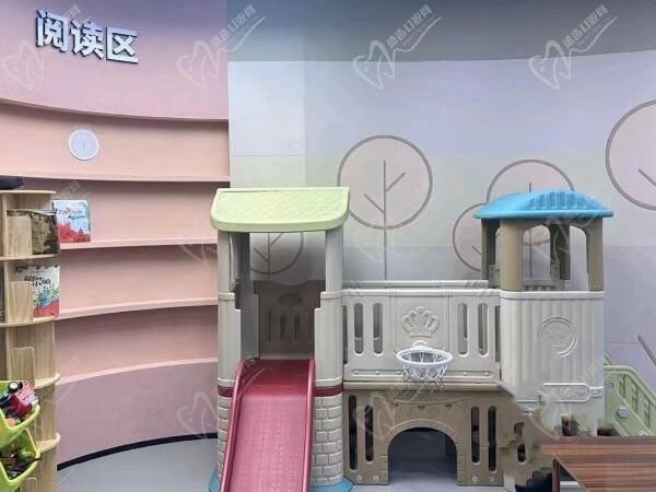 临汾兆利口腔诊所儿童游乐区