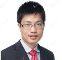 何锦泉是哪里人啊？广东清远人看医生简介\年龄\正颌水平怎么样
