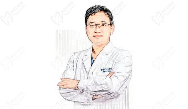 深圳新浩口腔白建新医生怎么样？附上医生简介及擅长种植牙技术