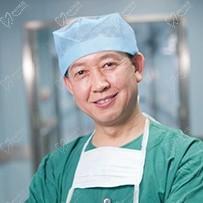 重庆陈德法隆胸怎么样？做假体隆胸属于大咖级别能做大罩杯且动感真实！