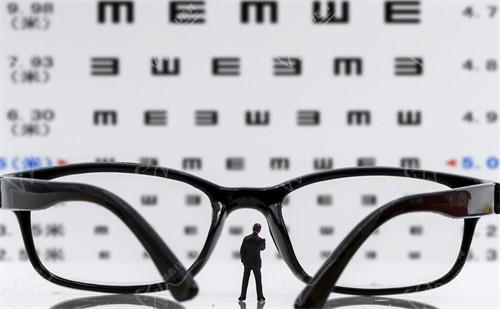 杭州飞秒眼科医院做老花眼手术好吗？技术优势+收费价格看蛮推荐