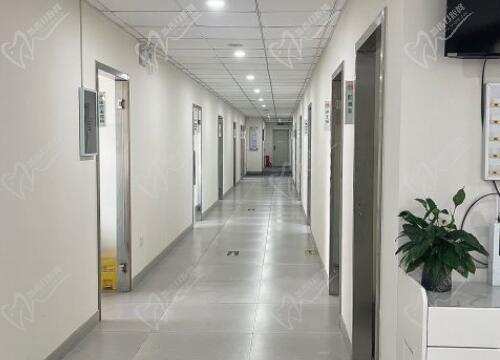 北京四季青橙门诊部走廊