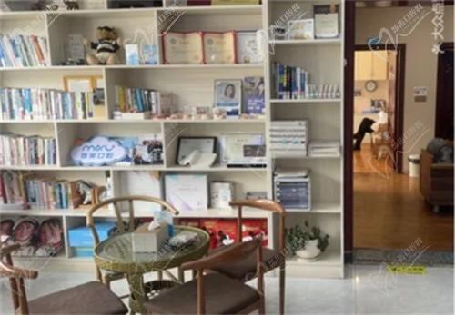 日喀则微笑口腔诊所等待区