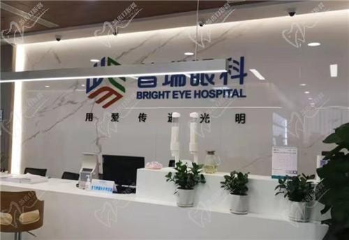 昆明普瑞眼科哪个医生好？何守科做近视手术好|白内障就找叶计芬医生