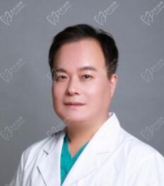 闫立新