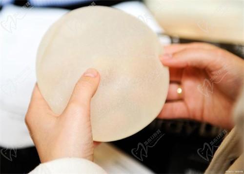 西安艺星整形医院隆胸医生窦玺假体隆胸/自体隆胸价格3万起