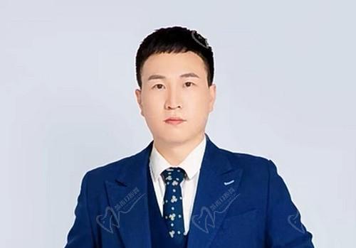 荣新华