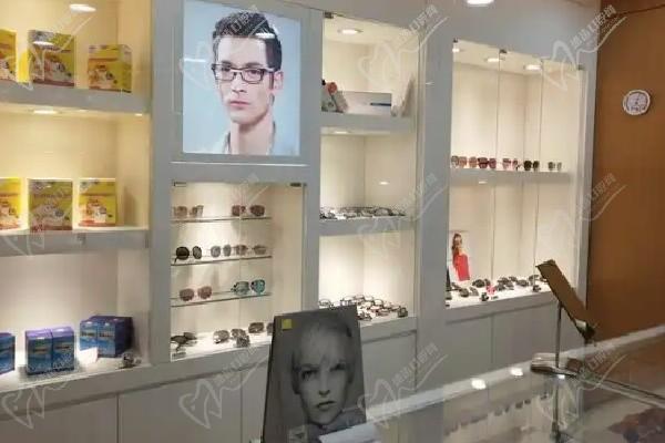 呼伦贝尔朝聚眼科医院配镜区