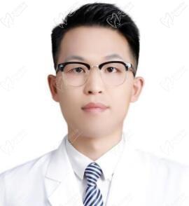 李方伟