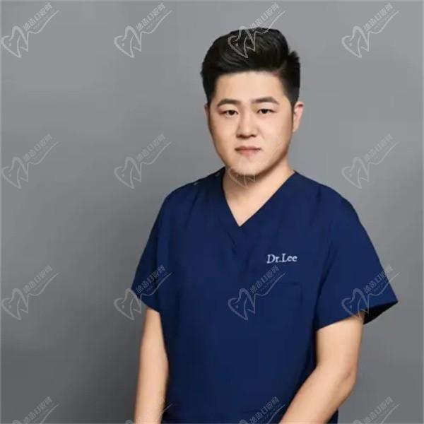李辉